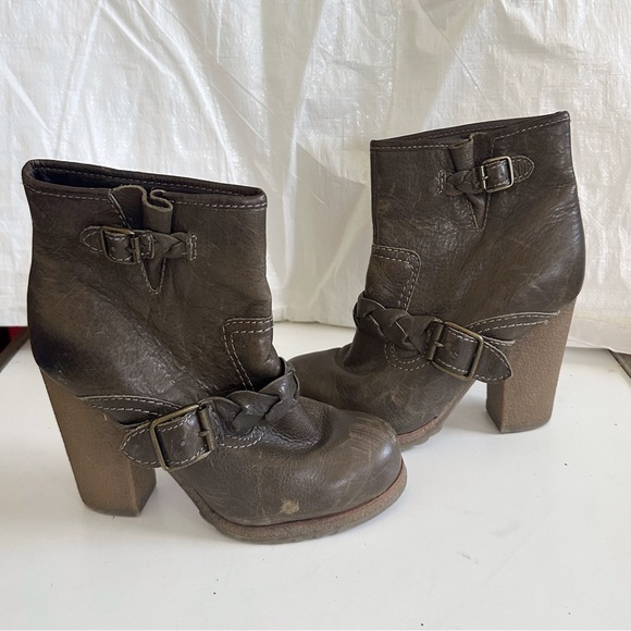 KENSIE TAUPE LEATHER BUCKLE ANKLE BOOTIE RUBBER CHUNKY HEEL 8.5 - Picture 2 of 5